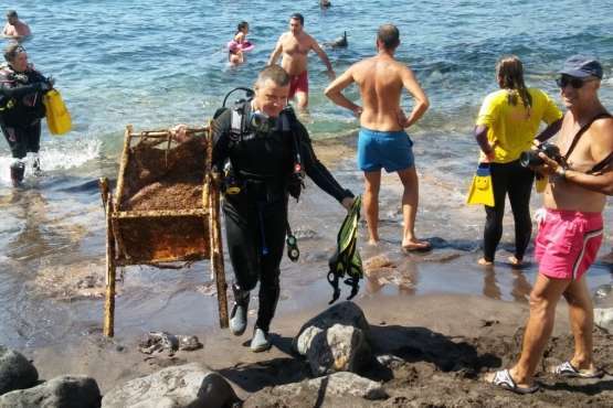 Nueva limpieza de los fondos marinos de Tufia (Foto TA)